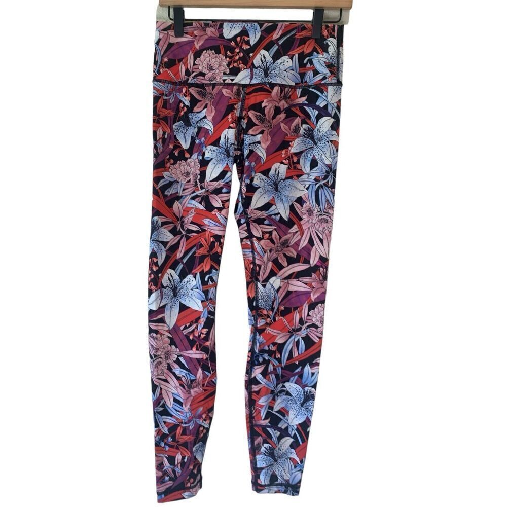 Lululemon  Womens 8 Wunder Under Crop Lush LIlies Floral Capri Yoga Pant